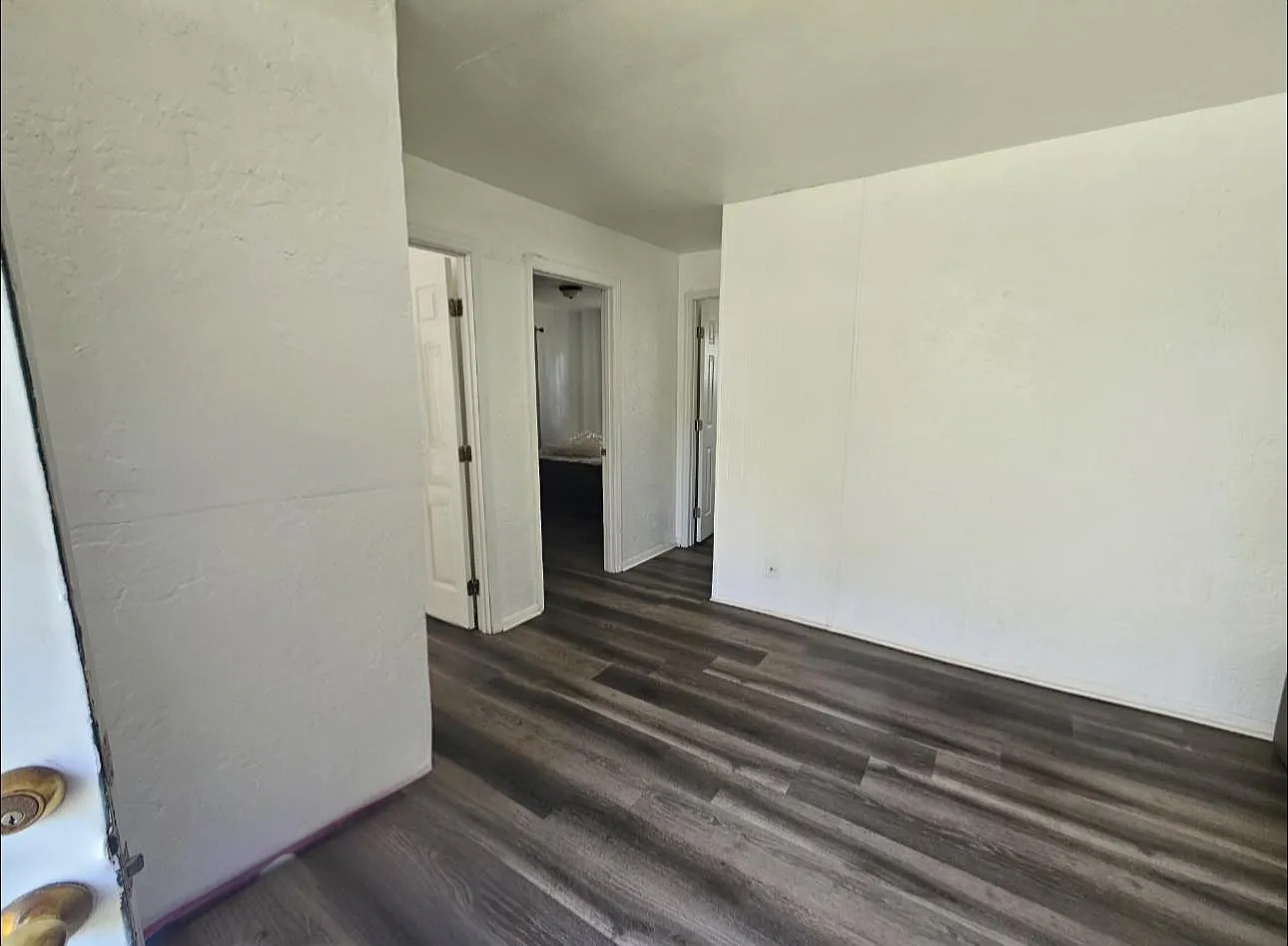 2 bed, 700 sqft, $1,050 — Photo 2