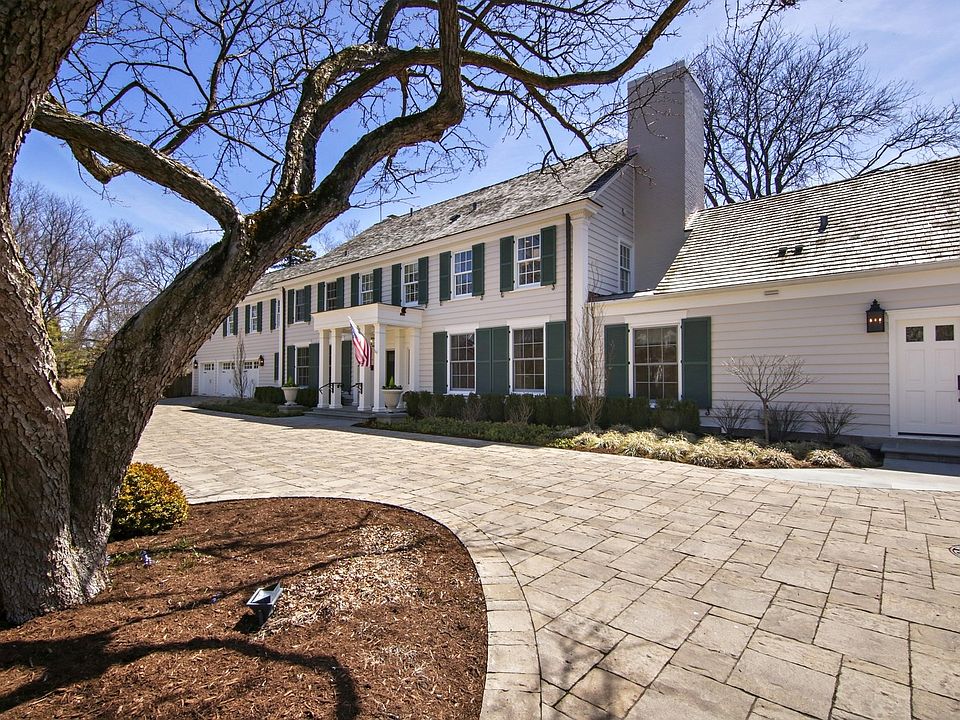 Over-sized, heated bluestone driveway welcomes