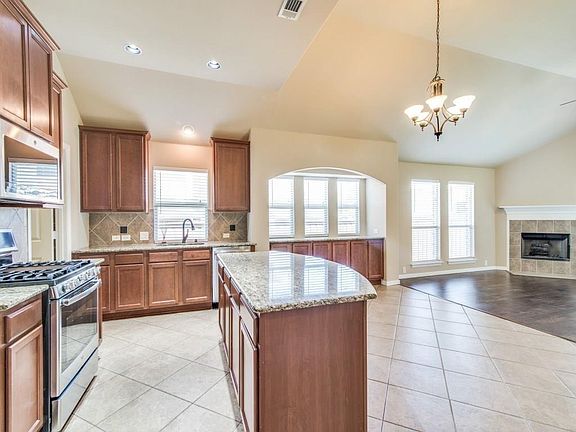 5th image of 1410 Cedar Ridge Dr