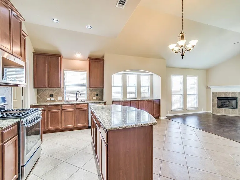 1410 Cedar Ridge Dr — Photo 5