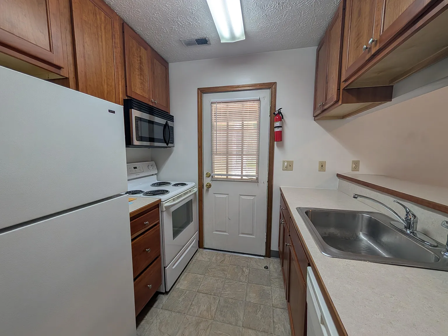 2 bed, 1.5 bath, $1,998 — Photo 2