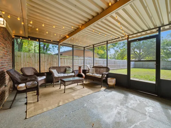 1590 Whitewater Rd, Memphis, TN 38117