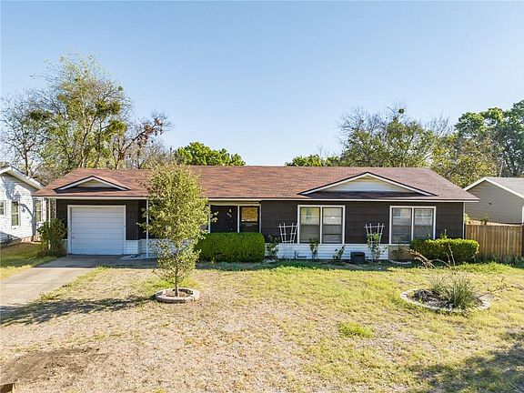 2nd image of 1213 Lawrence Dr