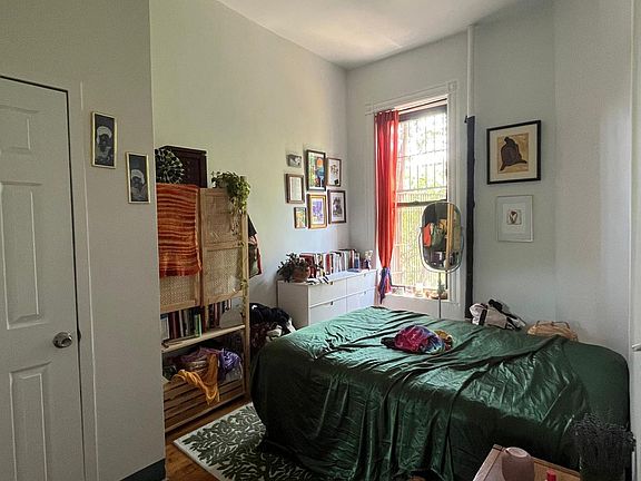 3rd image of 626 Willoughby Ave #7