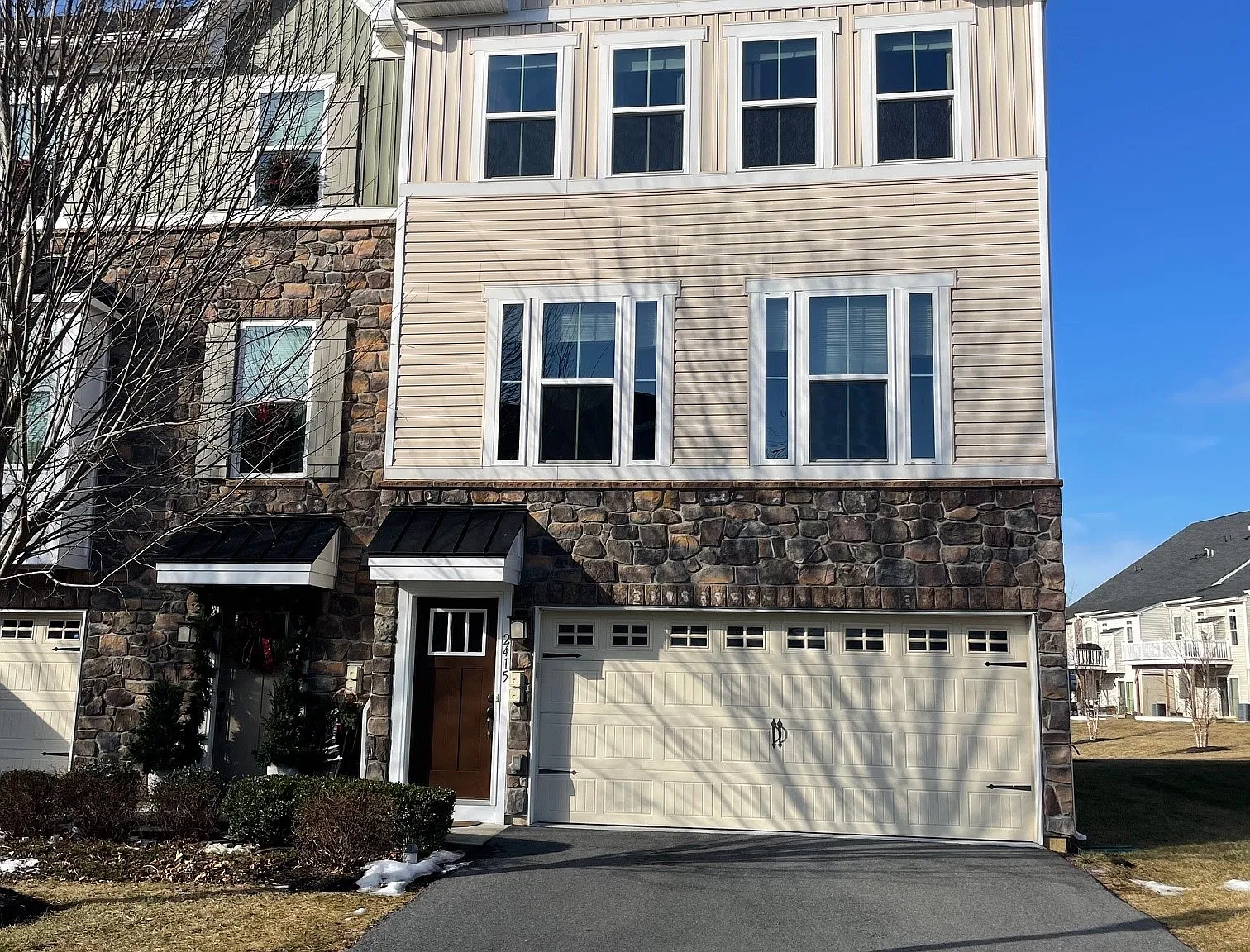 3 bed, 2.5 bath, 2423 sqft, $3,300 — Photo 1