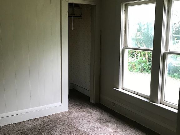 4th image of 446 Miller St APT A
