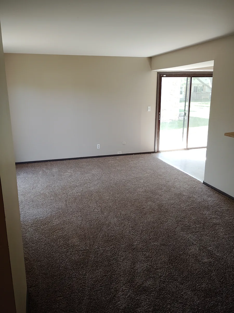 Building Photo - 555 Rosanne Ln