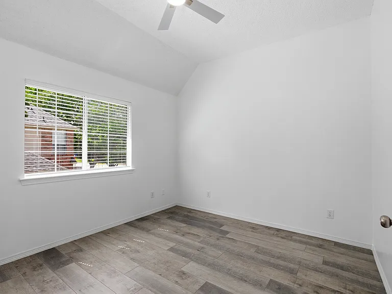 305 W Mill Valley Dr — Photo 28