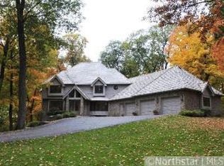 2 W Bay Ln, North Oaks, MN 55127