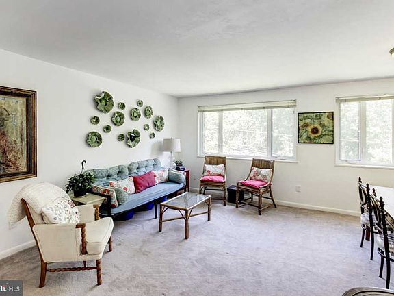 4th image of 10513 Montrose Ave #M304