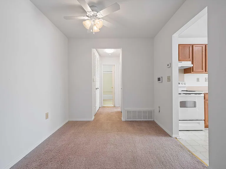 Foxridge Apartment Homes — Photo 242