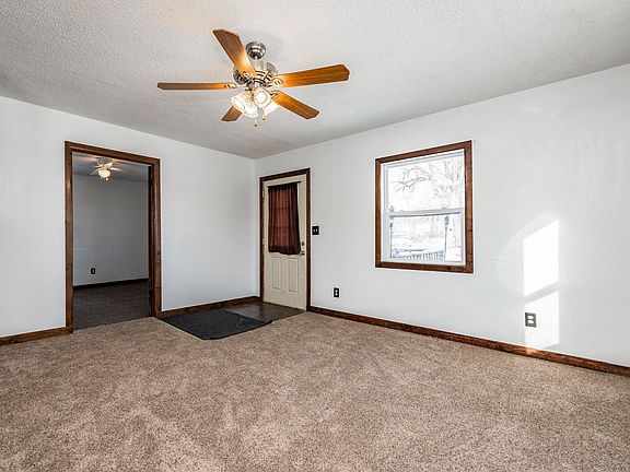 4th image of 612 W Charles St