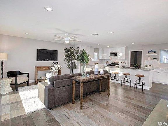 5th image of 260 Brady Ct