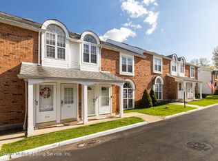 37 Village Ln #B, Staten Island, NY 10312