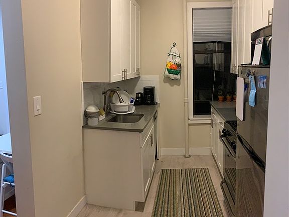 5th image of 2819 33rd St APT 2D