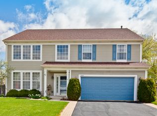 1449 Mayfair Ln, Grayslake, IL 60030