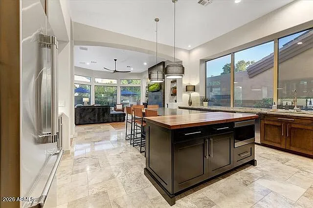 3 bed, 2.5 bath, 2835 sqft, $7,900 — Photo 4