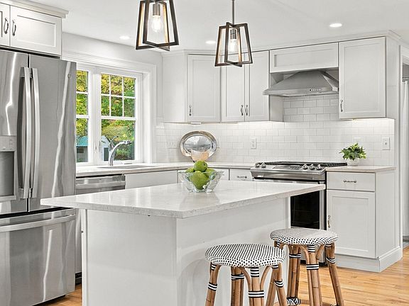 4th image of 378 Wallis Road