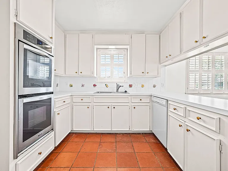 630 Bradshaw Dr — Photo 3