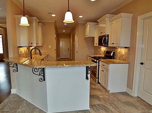 5th image of 125 Clubhouse Dr