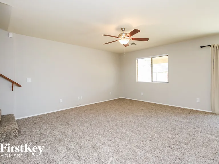 313 W Hereford Dr — Photo 5