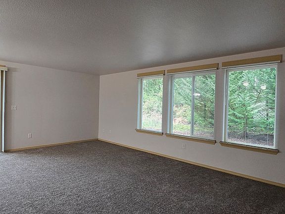 5th image of 181 E Peebles Ct
