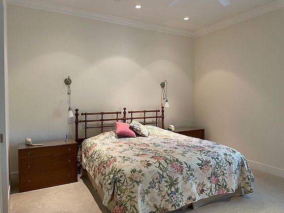 3rd image of 3 Woodside Glen Ct