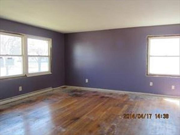 4th image of 2114 Stewart Dr NW