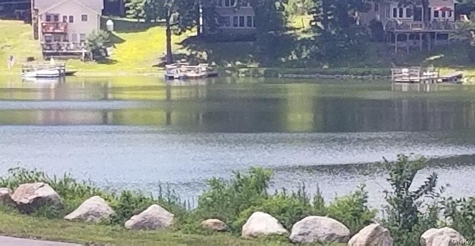 1st image of 12 Circle Dr