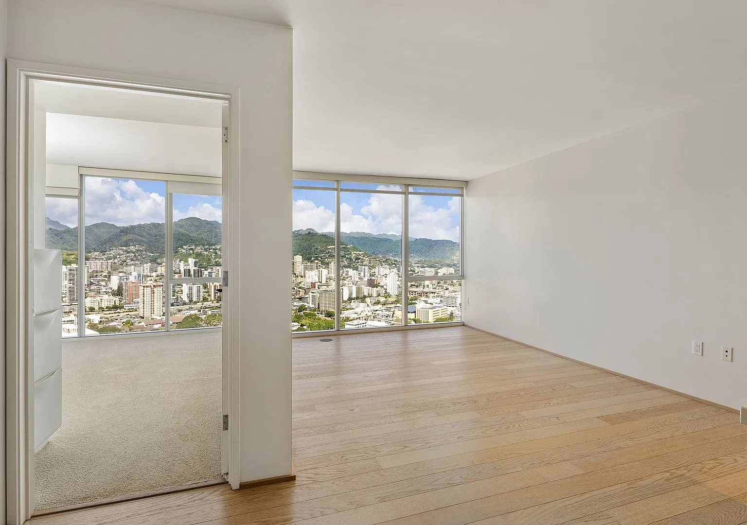 Symphony Honolulu - 1BR with 2 Parking Stalls — Photo 2