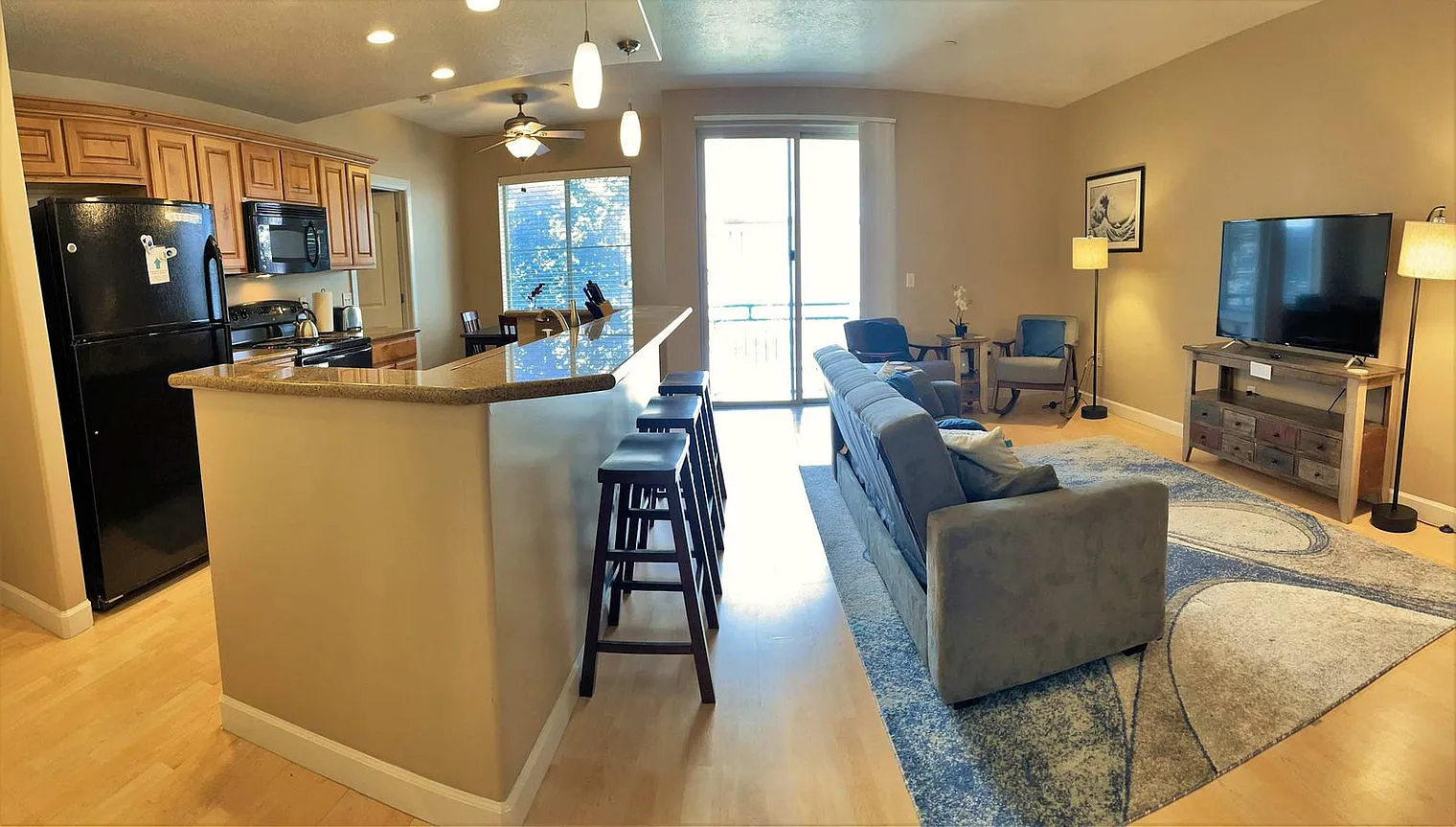 1 bed, 1.0 bath, 839 sqft, $3,614 — Photo 2