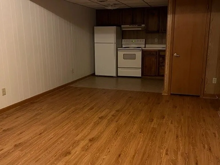 1401 Narrow Ln — Photo 4