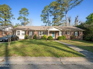 102 College Court Dr, Greenville, NC 27858