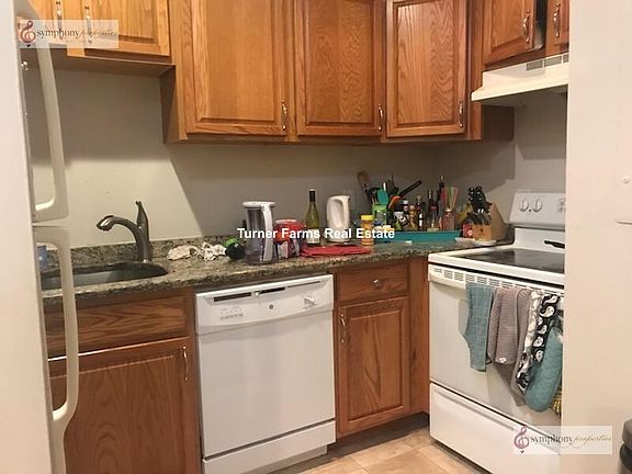 3rd image of 65 Hemenway St #20