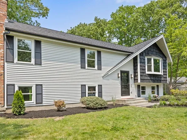 12 Barrows Ct, Norton, MA 02766