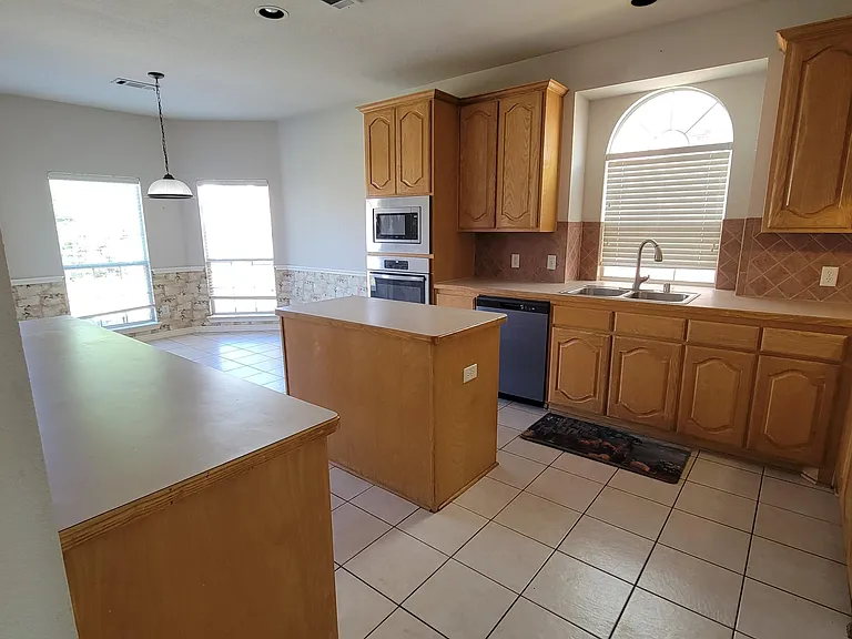 5400 Meadow Valley Dr — Photo 13