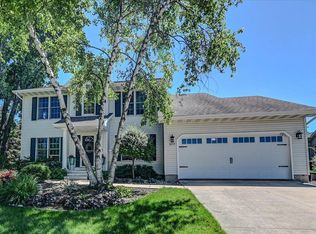 1277 Meadowlark Dr, Sun Prairie, WI 53590