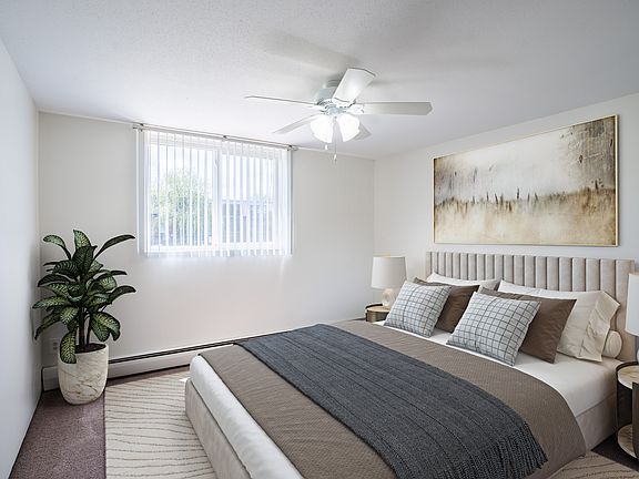 Coon Rapids, MN Robinwood Apartments | Bedroom