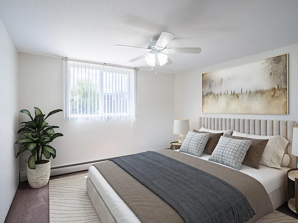 Coon Rapids, MN Robinwood Apartments | Bedroom