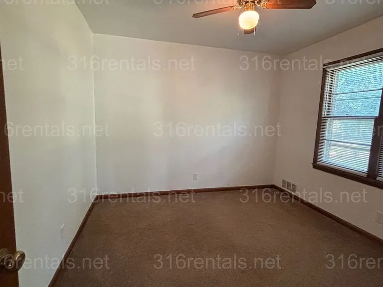 1144 Skelly St — Photo 16