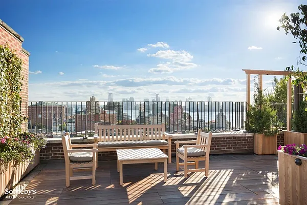 Rented by Sotheby's International Realty | media 25