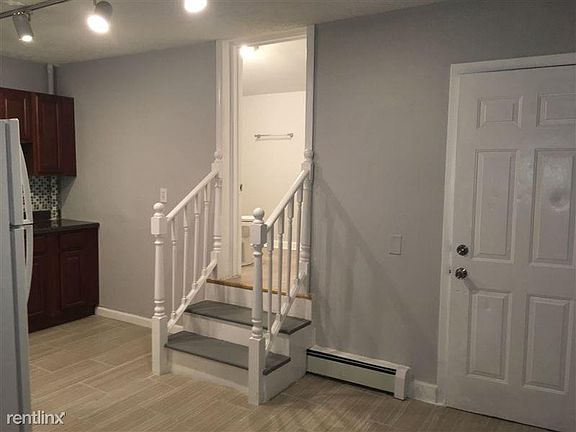 3rd image of 123 Rosette St