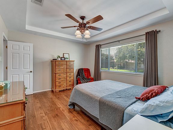 3rd image of 578 King Cir