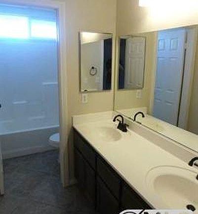 3rd image of 11996 Forrest Park Ln
