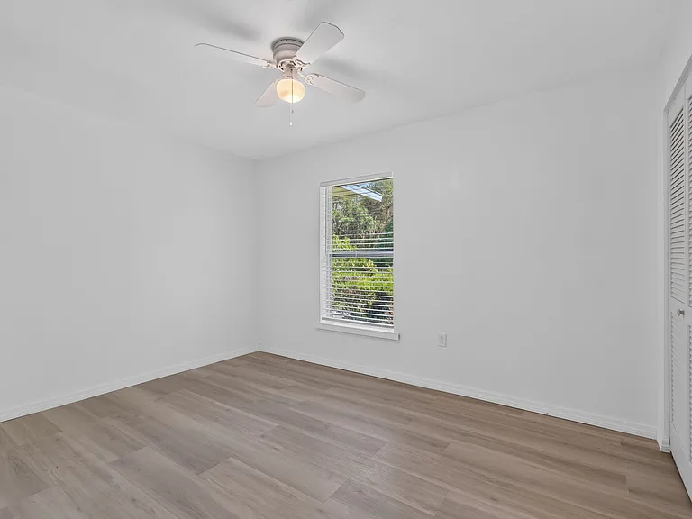 6821 NW 39th Ave — Photo 13