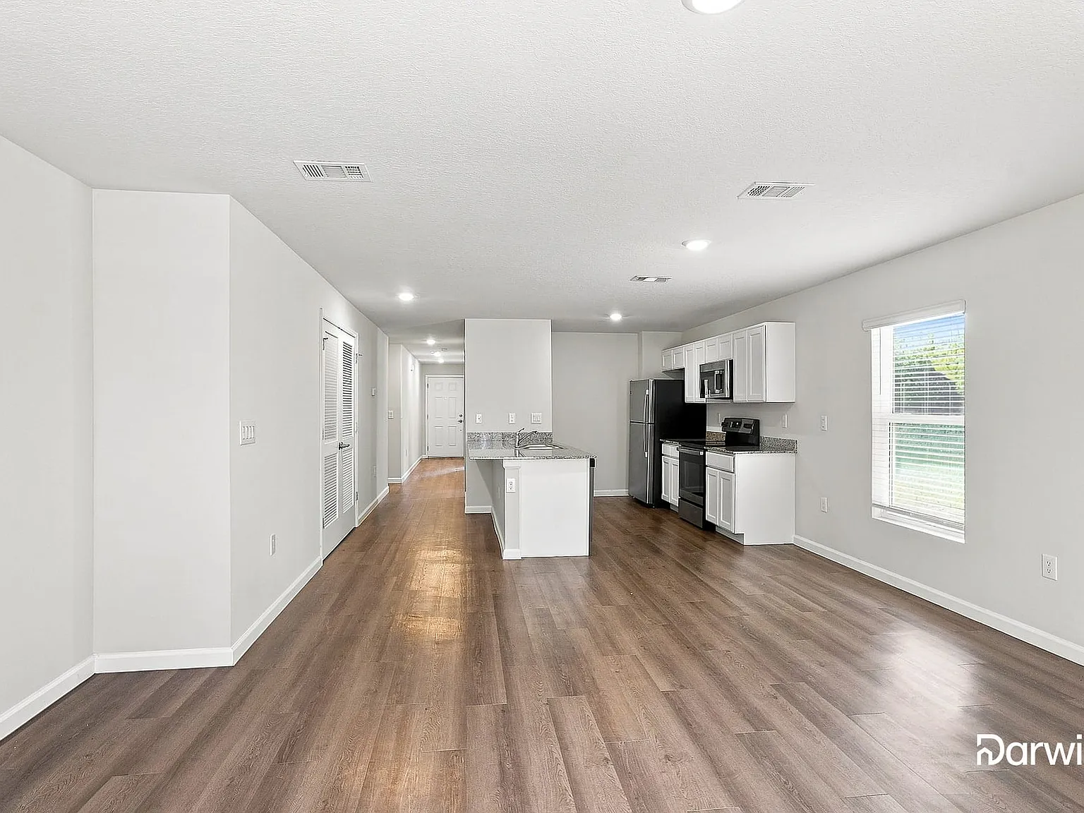 4 bed, 2.0 bath, 1517 sqft, $1,720 — Photo 3
