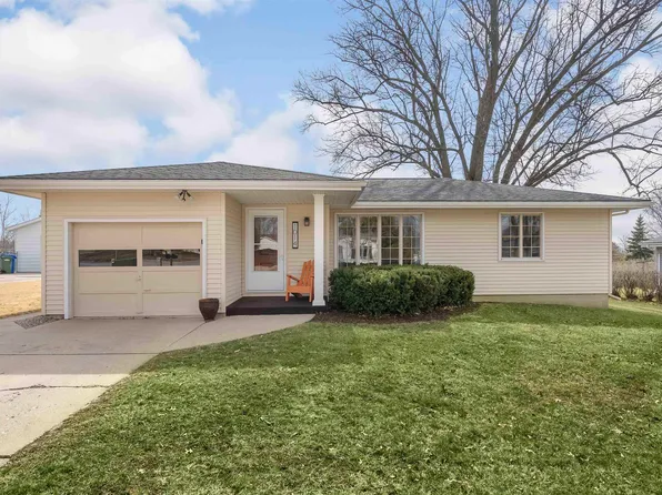 1014 3rd Ave NE, Waverly, IA 50677