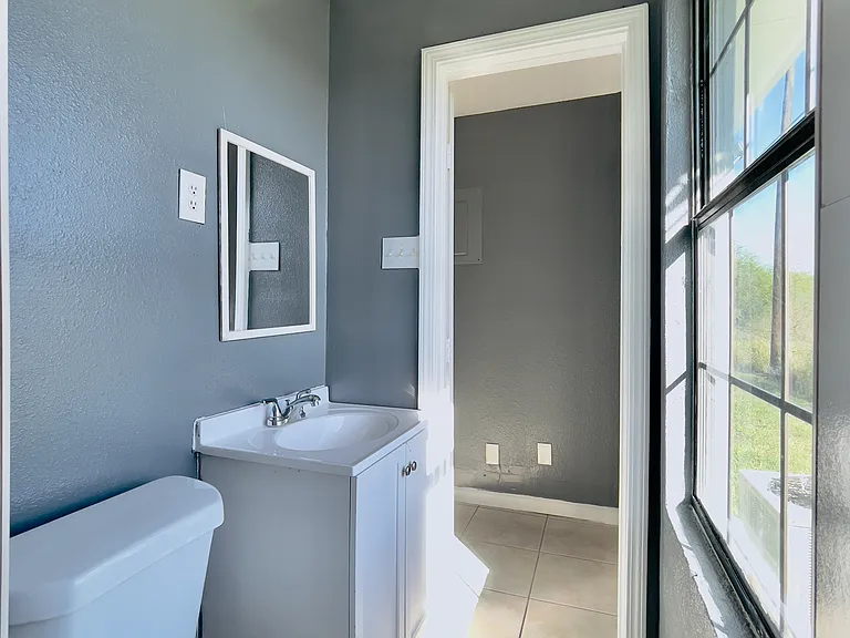 3105 N Hoehn Rd #3 — Photo 9