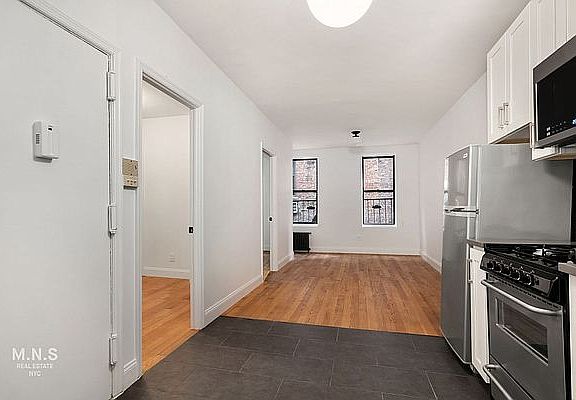 3rd image of 106 8th Ave #2S