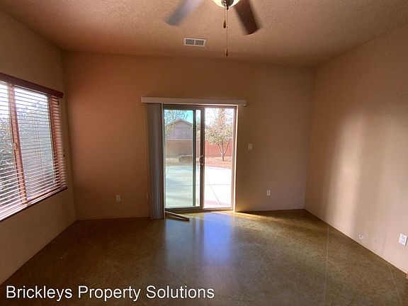 4th image of 10915 Estribo St NW